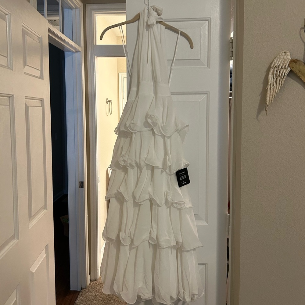 Lulu’s NWT White Ruffle Halter Dress, size S